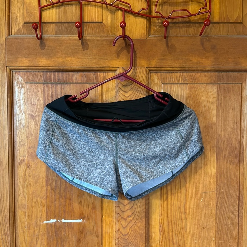 Lululemon speed up low rise lined shorts 2.5 inch. Size 4